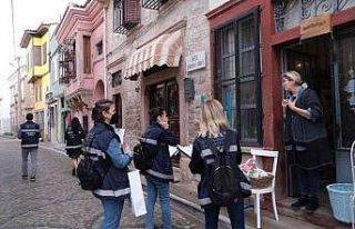 Ayvalık’ta böyle anket görmeyen vatandaş önce...