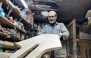 Babasının çırak olarak verdiği mesleği 59 yıldır...