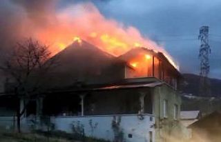 Bacadan çıkan kıvılcım evi alev alev yaktı