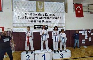 Bağlar Belediyespor’un kadın karatecisi rekorlarla...