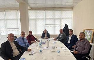 Bahçesaray’da bir araya gelen ilçe belediye başkanları...