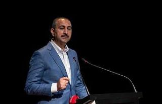 Bakan Abdulhamit Gül’den gençlere: “Aklınızı...