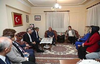 Bakan Yanık, şehit Aybüke öğretmenin ailesini...