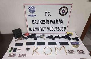 Balıkesir’de polisten 240 şahsa ’Huzur’ operasyonu