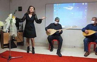 Balıkesir’de türkülü ve defileli Öğretmenler...