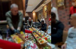 Balotelli ve Gökhan İnler’in kebap keyfi