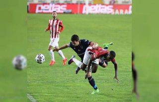 Başakşehir - Sivasspor maçının VAR’ı Özgüç...