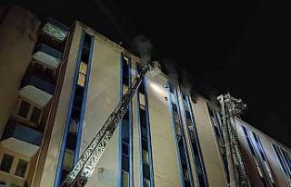 Başakşehir’de 8 katlı iş yerinde yangın