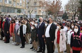 Başkan Bıyık, öğrencileri yalnız bırakmıyor