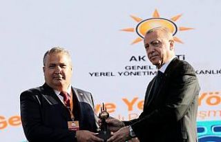 Başkan Çerçi ödülünü Cumhurbaşkanı Erdoğan’ın...