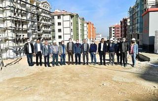 Başkan Çınar, Yakınca deprem konutlarını inceledi