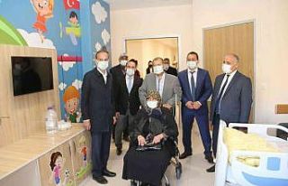 Başkan Esat Öztürk, çocuk hasta odasının açılışını...