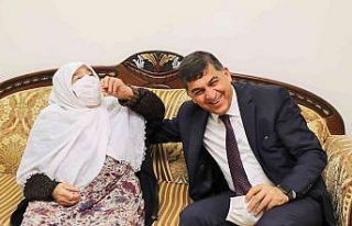 Başkan Fadıloğlu Hatice teyzenin misafiri oldu