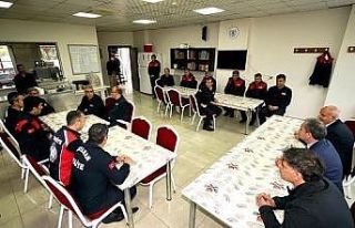 Başkan Kılınç, itfaiye personeliyle bir araya...