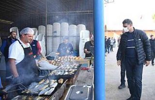 Başkan Kocaman işçilerle balık ziyafetinde buluştu