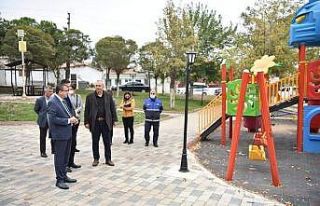 Başkan Öz çocuk oyun alanlarında incelemelerde...