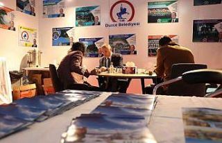 Başkan Özlü, Düzce standında misafirlerini ağırladı