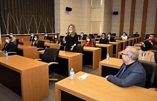 Başkan Pekyatırmacı göreve başlayan memurlarla...