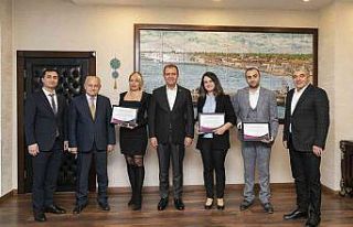 Başkan Seçer’den başarılı proje sunan personele...