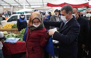 Başkan Şimşek’ten pazarcı esnafına iş gömleği