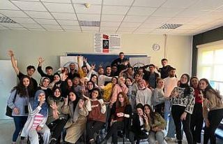 Başkan Soykan’dan öğrencilere tiyatro kursu desteği