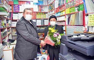 Başkan Tekin öğretmenlerini unutmadı