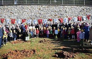 Başkan Yazıcı, çocuklar ile birlikte fidan dikti