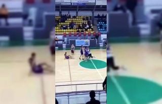 Basket sahası biranda boks ringine dönüştü