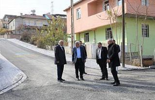 Battalgazi Belediyesi asfaltsız yol bırakmama adına...