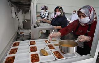 Belediyeden bin kişiye sıcak yemek