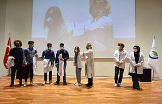 Beyaz önlükleriyle hekimlik mesleğine ilk adımlarını...