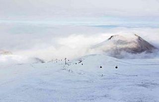 Beyaza bürünen Erciyes’te kar kalınlığı 10...