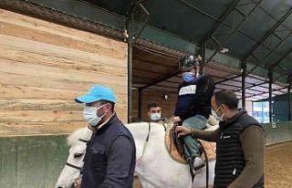 Beykoz’da atlı terapi ile engelli çocuklar şifa...