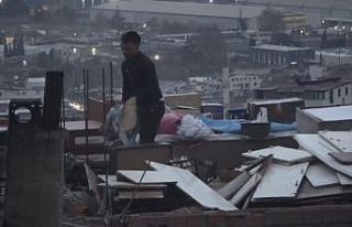 Binanın çatısı uçunca çeyizleri böyle kaçırdılar