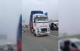 Bingöl’de kamyon ile minibüs çarpıştı: 1 yaralı