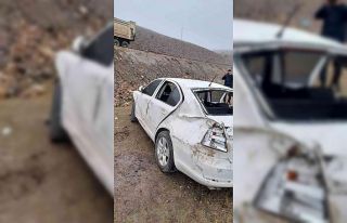 Bingöl’de otomobil şarampole yuvarlandı: 1 yaralı