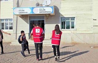 Bir Kitap Bir Gelecek projesi ile okullara kitap bağışı...