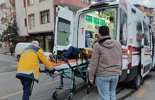 Bisiklet süren gence otomobil çarptı