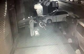 Bisikletle geldi, motosikletle gitti