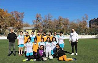 Bitlis Kadın Futbol Takımı üst lige çıkmak ter...