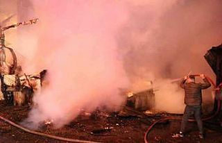 Bolu’da 2 katlı ahşap ev yanarak küle döndü