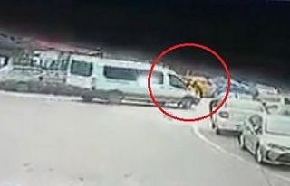 Boşanma aşamasındaki eşini minibüsle ezdi: Olay...
