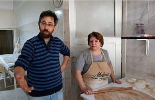 Bu dükkanda ihtiyaç sahibi öğrencilere gözleme...