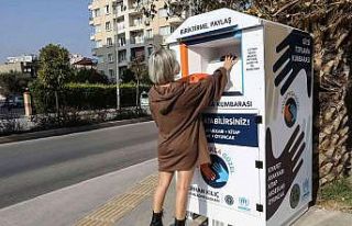 Buca’ya giysi toplama kumbaraları yerleştirildi