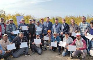 Budama kursunu bitiren 30 üreticiye sertifika verildi