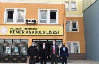 Burhaniye’de Kaymakam Memiş, okul ziyaretlerine...