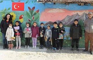 Burhaniyeli öğrenciler resim atölyesini ziyaret...