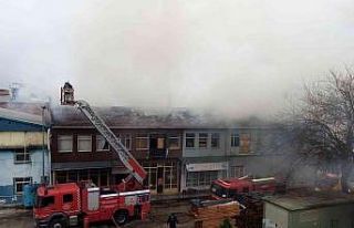 Bursa’da 3 mobilya firmasında yangın