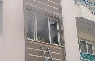 Bursa’da apartmanda korkutan yangın