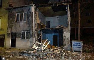 Bursa’da lodos hayatı felç etti: Binanın duvarı...